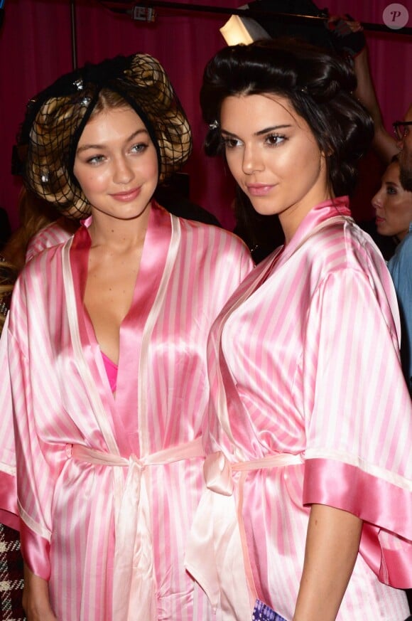 Gigi Hadid et Kendall Jenner au défilé Victoria's Secret 2015 à New York, le 10 novembre 2015.