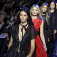 Kendall Jenner, Lily Donaldson et Gigi Hadid - Défilé Elie Saab collection prêt-à-porter printemps-été 2016 à Paris, le 3 octobre 2015.