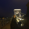 L'ancien membre du Club Dorothée Eric Galliano pose sur le pont des chaînes en Hongrie.
