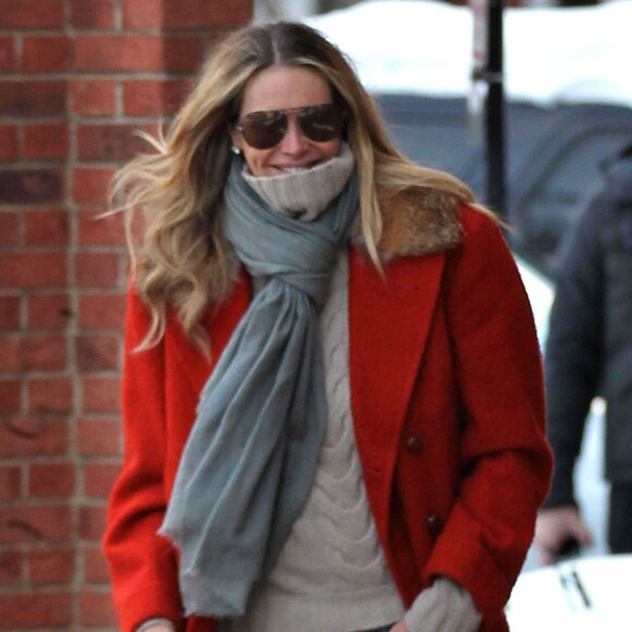 Exclusif - Elle Macpherson passe ses vacances à Aspen dans le Colorado le 17 décembre 2015.