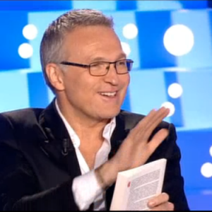 Laurent Ruquier dans On n'est pas couché sur France 2 (émission tournée le jeudi 12 novembre 2015 et diffusée le samedi 2 janvier 2016.)