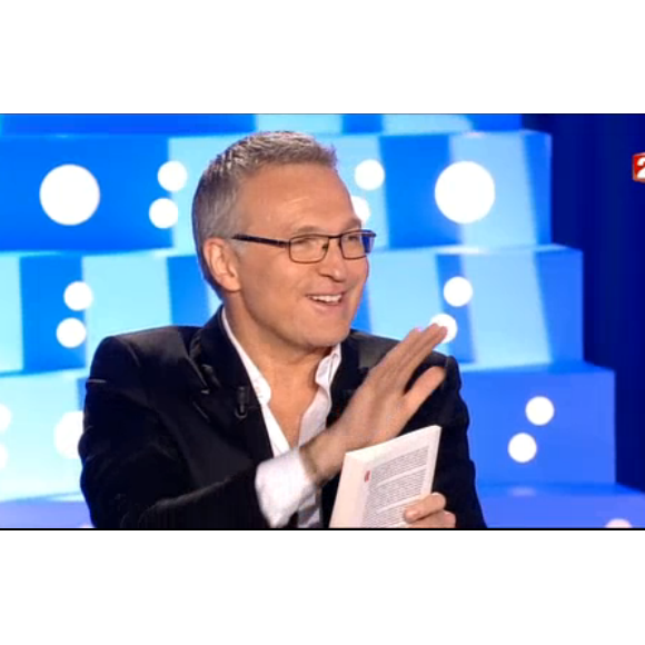 Laurent Ruquier dans On n'est pas couché sur France 2 (émission tournée le jeudi 12 novembre 2015 et diffusée le samedi 2 janvier 2016.)