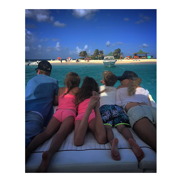 Justin Bieber, son petit frère et sa petite-amie supposée Hailey Baldwin en vacances à Saint-Barth / photo postée sur Instagram, le 3 janvier 2016.