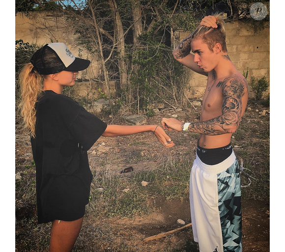 Justin Bieber et sa petite-amie supposée Hailey Baldwin / photo postée sur Instagram, à la fin du mois de décembre 2015.
