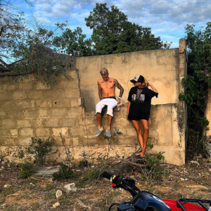 Justin Bieber et sa petite-amie supposée Hailey Baldwin / photo postée sur Instagram, à la fin du mois de décembre 2015.