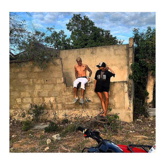 Justin Bieber et sa petite-amie supposée Hailey Baldwin / photo postée sur Instagram, à la fin du mois de décembre 2015.