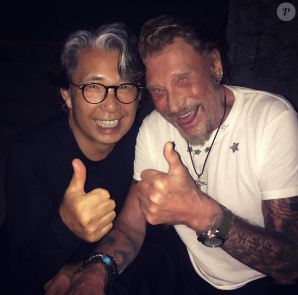Johnny Hallyday et son ami Kenzo Takada en Thaïlande, en janvier 2016.