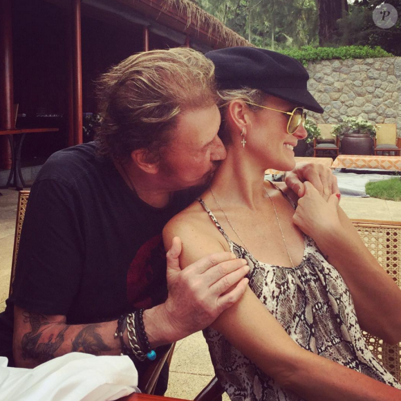Johnny et Laeticia, amoureux à Phuket - Johnny Hallyday en famille en Thaïlande, décembre 2015.