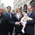  Le prince Jean d'Orléans, la princesse Philomena et leur fils le prince Gaston avec Gonzague Saint-Bris et le prince Louis de Bourbon réunis pour les commémorations des 400 ans de l'assassinat d'Henri IV à Paris le 14 mai 2010. 