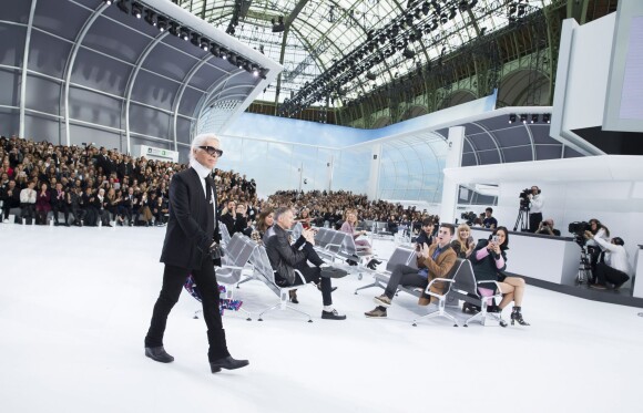 Karl Lagerfeld - Défilé de mode "Chanel", collection prêt-à-porter printemps-été 2016, au Grand Palais à Paris. Le 6 Octobre 2015.