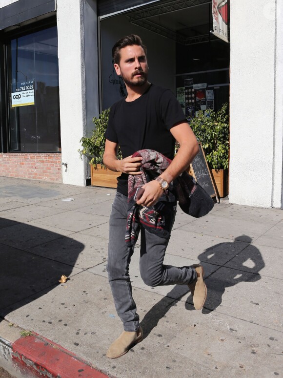 Exclusif - Scott Disick à la sortie d'un salon de coiffure à Los Angeles, le 2 décembre 2015
