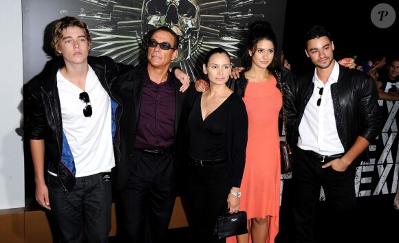 Jean-Claude Van Damme avec son épouse Gladys Portugues et ses enfants Bianca, Kristopher et Nicholas (fils de JCVD et Darcy LaPier) lors de la première de The Expendables 2 à Los Angeles le 15 août 2012