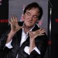 Quentin Tarantino laisse ses empreintes dans le ciment hollywoodien au TCL Chinese Theater à Hollywood, le 5 janvier 2016
