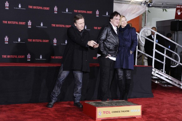 Tim Roth, Quentin Tarantino, Zoe Bell - Quentin Tarantino laisse ses empreintes dans le ciment hollywoodien au TCL Chinese Theater à Hollywood, le 5 janvier 2016