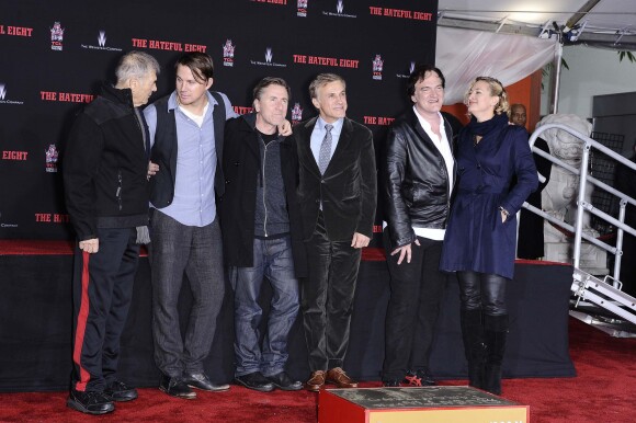 Robert Forster, Channing Tatum, Tim Roth, Christoph Waltz, Quentin Tarantino, Zoe Bell - Quentin Tarantino laisse ses empreintes dans le ciment hollywoodien au TCL Chinese Theater à Hollywood, le 5 janvier 2016