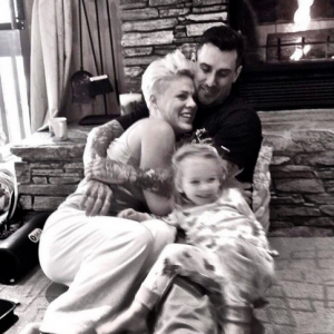 Pink et son mari Carey Hart fêtent leurs dix ans de mariage, le 7 janvier 2016. Photo publiée sur le compte Instagram du pilote de motocross.