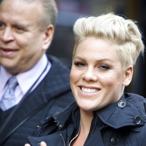 La chanteuse Pink quitte les studios ABC à New York le 30 novembre 2015.