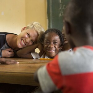 La chanteuse Pink vient d'être nommée ambassadeur de bonne volonté de l'UNICEF. Pink s'était rendue en Haïti où elle avait notamment visité un centre où sont traités des enfants souffrants de grave malnutrition le 24 juillet 2015