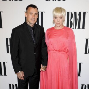 La chanteuse Pink et son mari Carey Hart - People au MBI Pop Music Awards à Los Angeles. Le 12 mai 2015