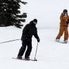 Exclusif - Pink, son mari Carey Hart et leur fille Willow font du ski en famille lors de leurs vacances dans la station de ski de Mammoth Mountain en Californie, le 29 décembre 2015.