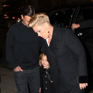 Carey Hart, sa femme Pink et leur fille Willow arrivent au restaurant Toloache de New York le 3 décembre 2015.