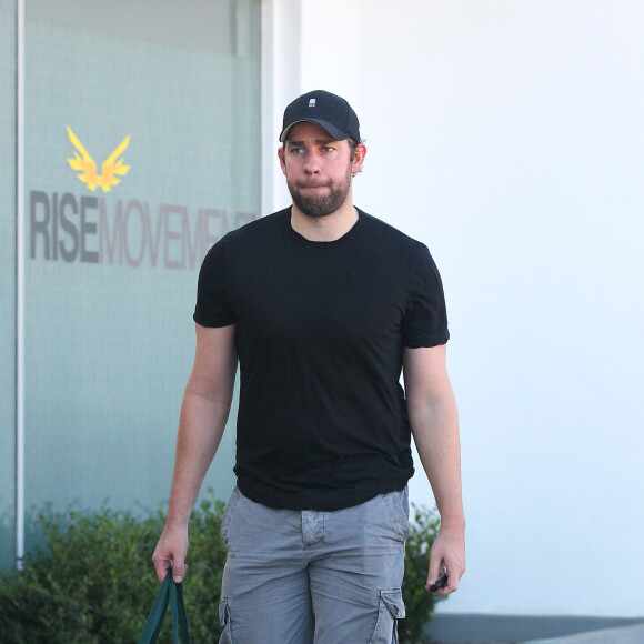 John Krasinski à la sortie de son cours de gym à West Hollywood, le 6 janvier 2015