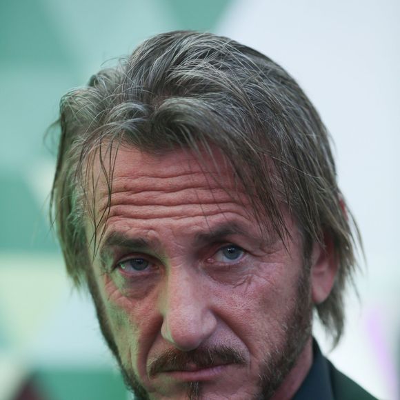 Sean Penn au Ministère de l'Ecologie, du développement durable et de l'énergie à Paris le 1er novembre 2015