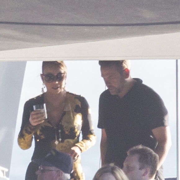 Exclusif - Mariah Carey, son compagnon James Packer et ses enfants Moroccan et Monroe sont arrivés à Sydney en Australie, avant de rejoindre Lachlan Murdoch (fils de l'homme d'affaires australo-américain Rupert Murdoch) et sa femme Sarah sur leur voilier de luxe de 42,6 mètres (le Sarissa) sur le port de Sydney pour une fête du jour de l'an le 1er janvier 2016.