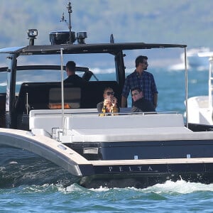 Exclusif - Mariah Carey, son compagnon James Packer et ses enfants Moroccan et Monroe sont arrivés à Sydney en Australie, avant de rejoindre Lachlan Murdoch (fils de l'homme d'affaires australo-américain Rupert Murdoch) et sa femme Sarah sur leur voilier de luxe de 42,6 mètres (le Sarissa) sur le port de Sydney pour une fête du jour de l'an le 1er janvier 2016.