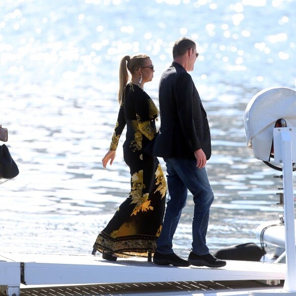 Exclusif - Mariah Carey, son compagnon James Packer et ses enfants Moroccan et Monroe sont arrivés à Sydney en Australie, avant de rejoindre Lachlan Murdoch (fils de l'homme d'affaires australo-américain Rupert Murdoch) et sa femme Sarah sur leur voilier de luxe de 42,6 mètres (le Sarissa) sur le port de Sydney pour une fête du jour de l'an le 1er janvier 2016.