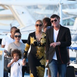 Exclusif - Mariah Carey, son compagnon James Packer et ses enfants Moroccan et Monroe sont arrivés à Sydney en Australie, avant de rejoindre Lachlan Murdoch (fils de l'homme d'affaires australo-américain Rupert Murdoch) et sa femme Sarah sur leur voilier de luxe de 42,6 mètres (le Sarissa) sur le port de Sydney pour une fête du jour de l'an le 1er janvier 2016.