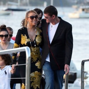 Exclusif - Mariah Carey, son compagnon James Packer et ses enfants Moroccan et Monroe sont arrivés à Sydney en Australie, avant de rejoindre Lachlan Murdoch (fils de l'homme d'affaires australo-américain Rupert Murdoch) et sa femme Sarah sur leur voilier de luxe de 42,6 mètres (le Sarissa) sur le port de Sydney pour une fête du jour de l'an le 1er janvier 2016.