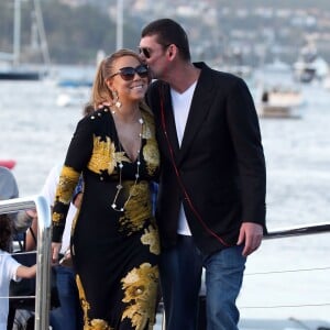 Exclusif - Mariah Carey, son compagnon James Packer et ses enfants Moroccan et Monroe sont arrivés à Sydney en Australie, avant de rejoindre Lachlan Murdoch (fils de l'homme d'affaires australo-américain Rupert Murdoch) et sa femme Sarah sur leur voilier de luxe de 42,6 mètres (le Sarissa) sur le port de Sydney pour une fête du jour de l'an le 1er janvier 2016.