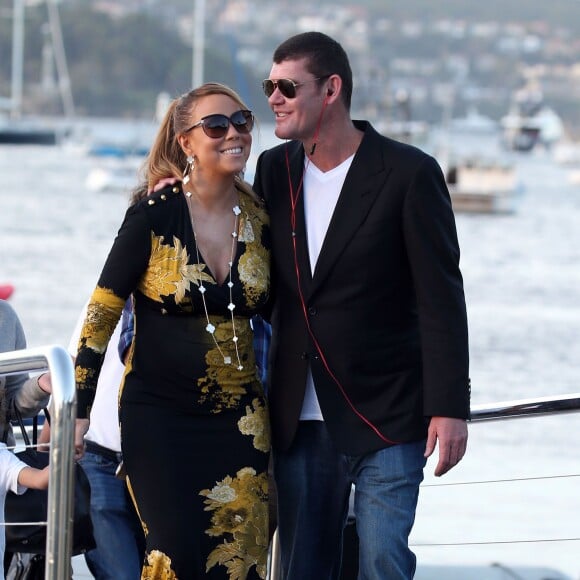 Exclusif - Mariah Carey, son compagnon James Packer et ses enfants Moroccan et Monroe sont arrivés à Sydney en Australie, avant de rejoindre Lachlan Murdoch (fils de l'homme d'affaires australo-américain Rupert Murdoch) et sa femme Sarah sur leur voilier de luxe de 42,6 mètres (le Sarissa) sur le port de Sydney pour une fête du jour de l'an le 1er janvier 2016.