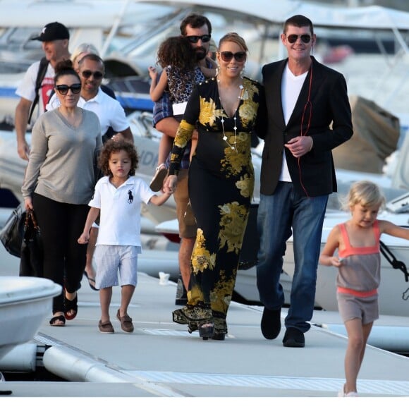 Exclusif - Mariah Carey, son compagnon australien James Packer et ses enfants Moroccan et Monroe sont arrivés à Sydney en Australie, avant de rejoindre Lachlan Murdoch (fils de l'homme d'affaires australo-américain Rupert Murdoch) et sa femme Sarah sur leur voilier de luxe de 42,6 mètres (le Sarissa) sur le port de Sydney pour une fête du jour de l'an le 1er janvier 2016.