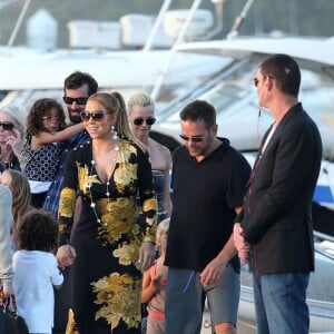 Exclusif - Mariah Carey, son compagnon James Packer et ses enfants Moroccan et Monroe sont arrivés à Sydney en Australie, avant de rejoindre Lachlan Murdoch (fils de l'homme d'affaires australo-américain Rupert Murdoch) et sa femme Sarah sur leur voilier de luxe de 42,6 mètres (le Sarissa) sur le port de Sydney pour une fête du jour de l'an le 1er janvier 2016.