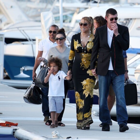 Exclusif - Mariah Carey, son compagnon James Packer et ses enfants Moroccan et Monroe sont arrivés à Sydney en Australie, avant de rejoindre Lachlan Murdoch (fils de l'homme d'affaires australo-américain Rupert Murdoch) et sa femme Sarah sur leur voilier de luxe de 42,6 mètres (le Sarissa) sur le port de Sydney pour une fête du jour de l'an le 1er janvier 2016.