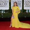 Jennifer Lopez sublime dans une robe Giambattista Valli - 73e cérémonie des Golden Globes Awards à Los Angeles. Le 10 janvier 2016