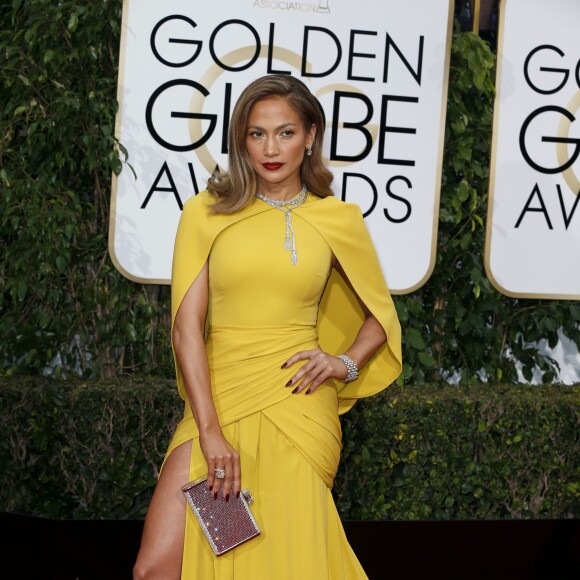 Jennifer Lopez sublime dans une robe Giambattista Valli - 73e cérémonie des Golden Globes Awards à Los Angeles. Le 10 janvier 2016. © Olivier Borde/Bestimage