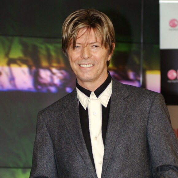 David Bowie en dédicace à Londres, le 9 septembre 2002. 