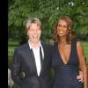 David Bowie et son épouse Iman à Londres le 10 juillet 2002. 