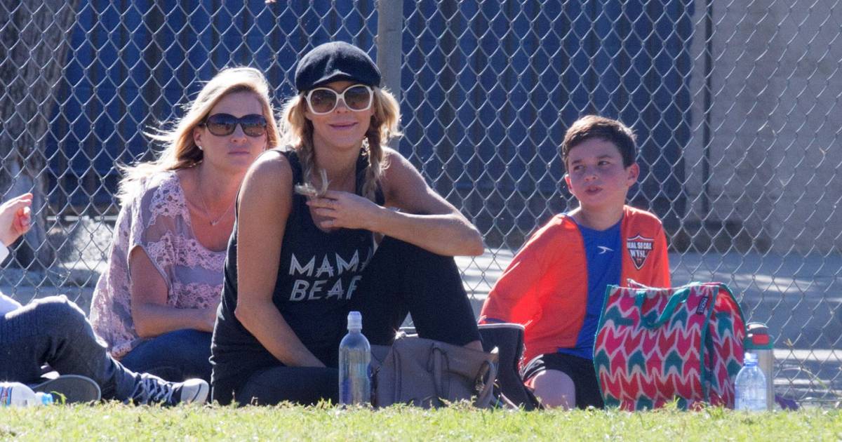 Brandi Glanville récupère son fils Jake au football à Woodland Hills le