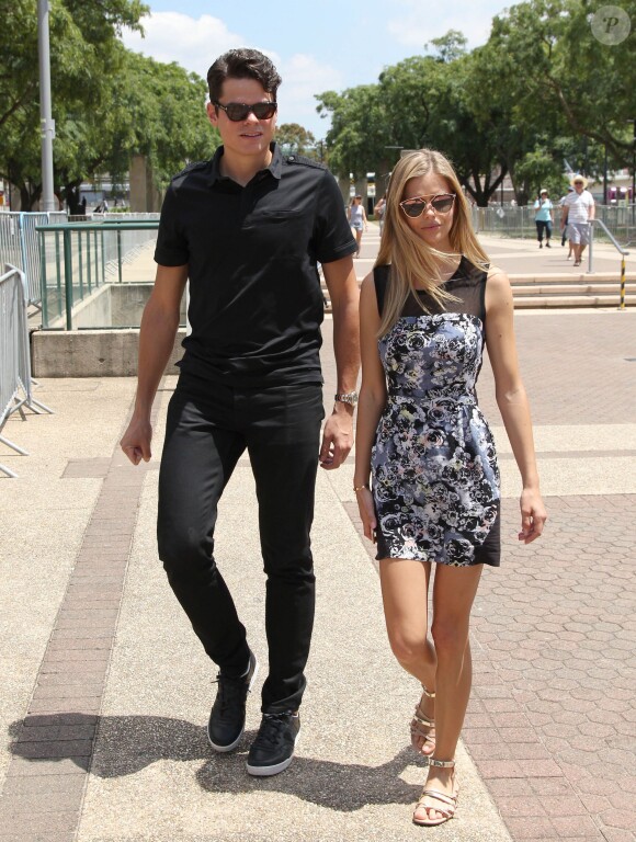 Danielle Knudson et son compagnon Milos Raonic arrivent pour la séance photo au lendemain de la victorie du Canadien en finale du tournoi de Brisbane au Queensland Tennis Centre de Brisbane, le 11 janvier 2016