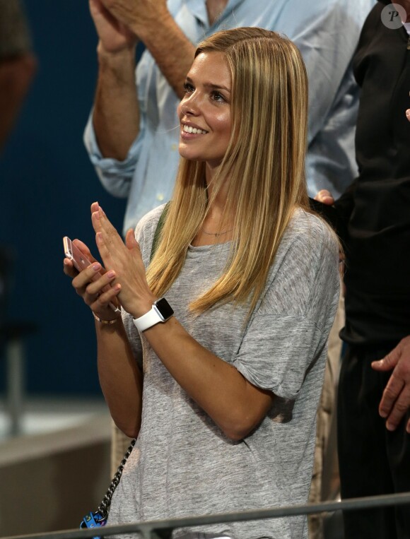 Danielle Knudson assiste au triomphe de son homme Milos Raonis lors de la finale du tournoi de Brisbane, le 10 janvier 2016 au Queensland Tennis Centre de Brisbane