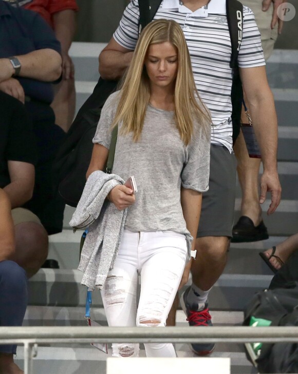 Danielle Knudson assiste au triomphe de son homme Milos Raonis lors de la finale du tournoi de Brisbane, le 10 janvier 2016 au Queensland Tennis Centre de Brisbane