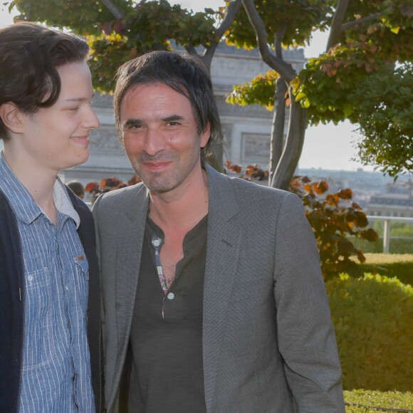 Exclusif - Samuel Benchetrit et son fils Jules - Personnalités sur la terrasse Publicis lors du 4e Champs Elysées Film Festival à Paris. Le 13 juin 2015