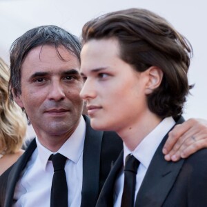 Samuel Benchetrit et son fils Jules - Montée des marches du film "Carol" lors du 68e Festival International du Film de Cannes, à Cannes le 17 mai 2015.