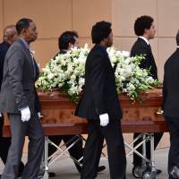 Obsèques de Natalie Cole : Lionel Richie et Stevie Wonder lui disent adieu