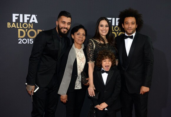 Marcelo et sa famille lors de la cérémonie du Ballon d'or 2015 à la Kongresshaus de Zurich, le 11 janvier 2016