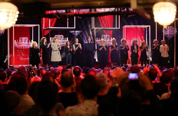 Exclusif - Catherine Hiegel, Valérie Lemercier, Mathilde Vitry (la fille de Sylvie Joly), Valérie Karsenti, Carole Bouquet, Pierre Palmade, Muriel Robin, Michèle Laroque, Valérie Mairesse, Claire Nadeau, Anne-Elisabeth Blateau, Anémone et Alex Lutz - Spectacle "Elles se croient toutes Joly" en hommage à Sylvie Joly, mis en scène par Pierre Palmade, au théâtre de Paris dans le 9e arrondissement à Paris, le 26 octobre 2015. Il sera diffusé le 15 janvier 2016 sur France 3. © Dominique Jacovides - Romuald Meigneux / Bestimage